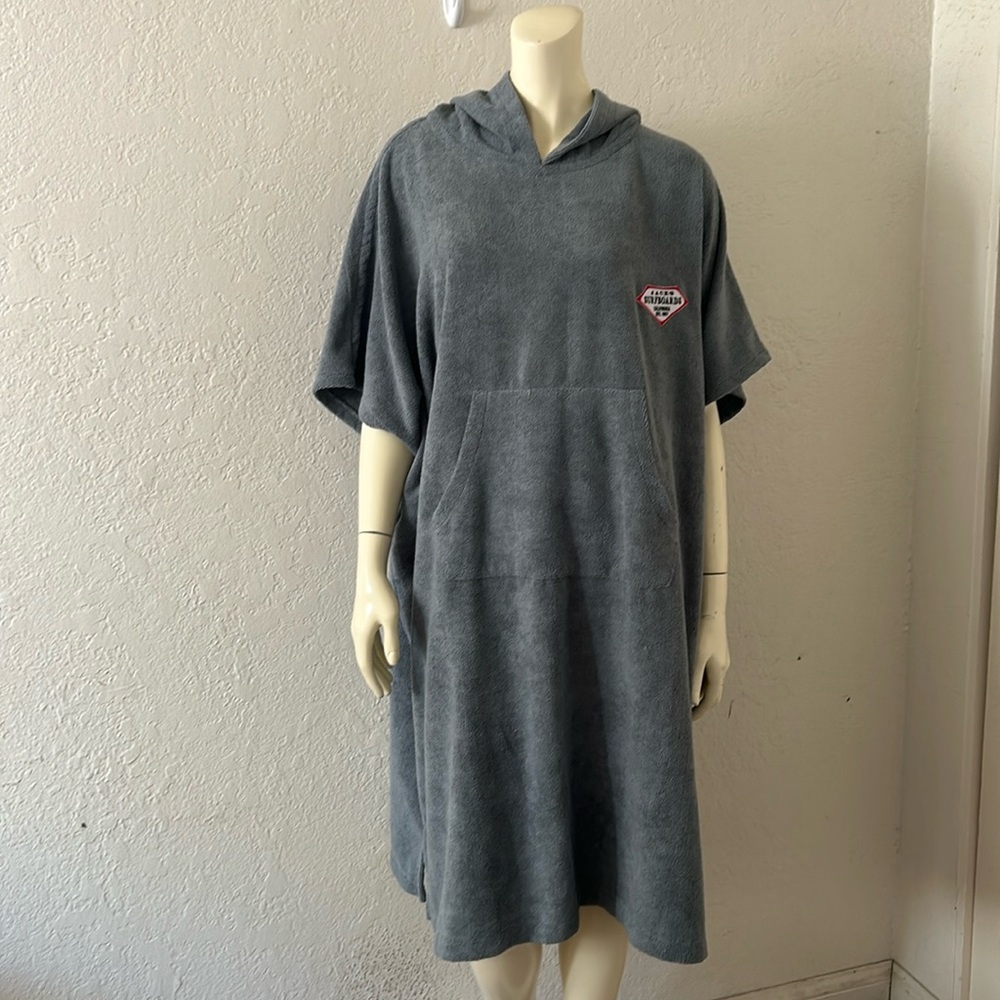 Jacks surfboards nandos changing towel NWT* size: osfm color: grey
